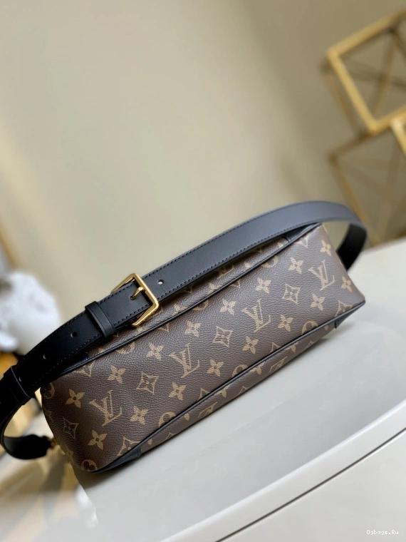 LOUIS VUITTON MM ODÉON 0102